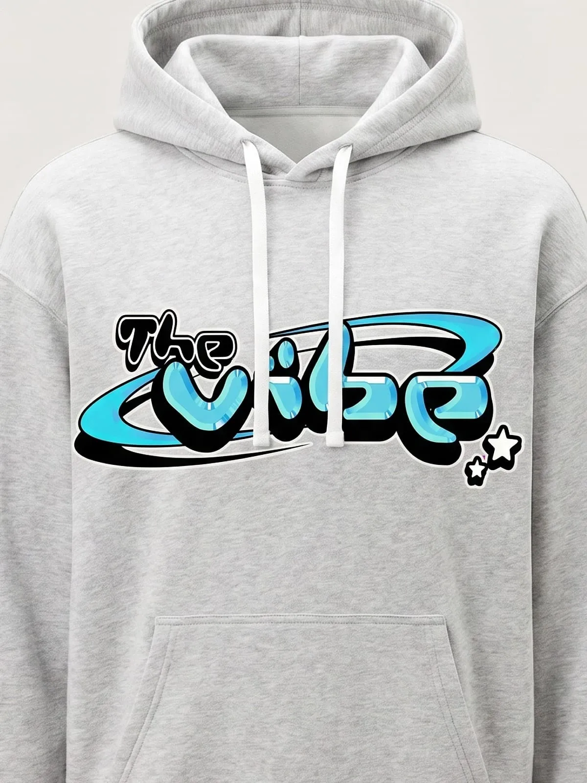 Detalle del logo de The Vibe en cian estampado en la sudadera con capucha gris
