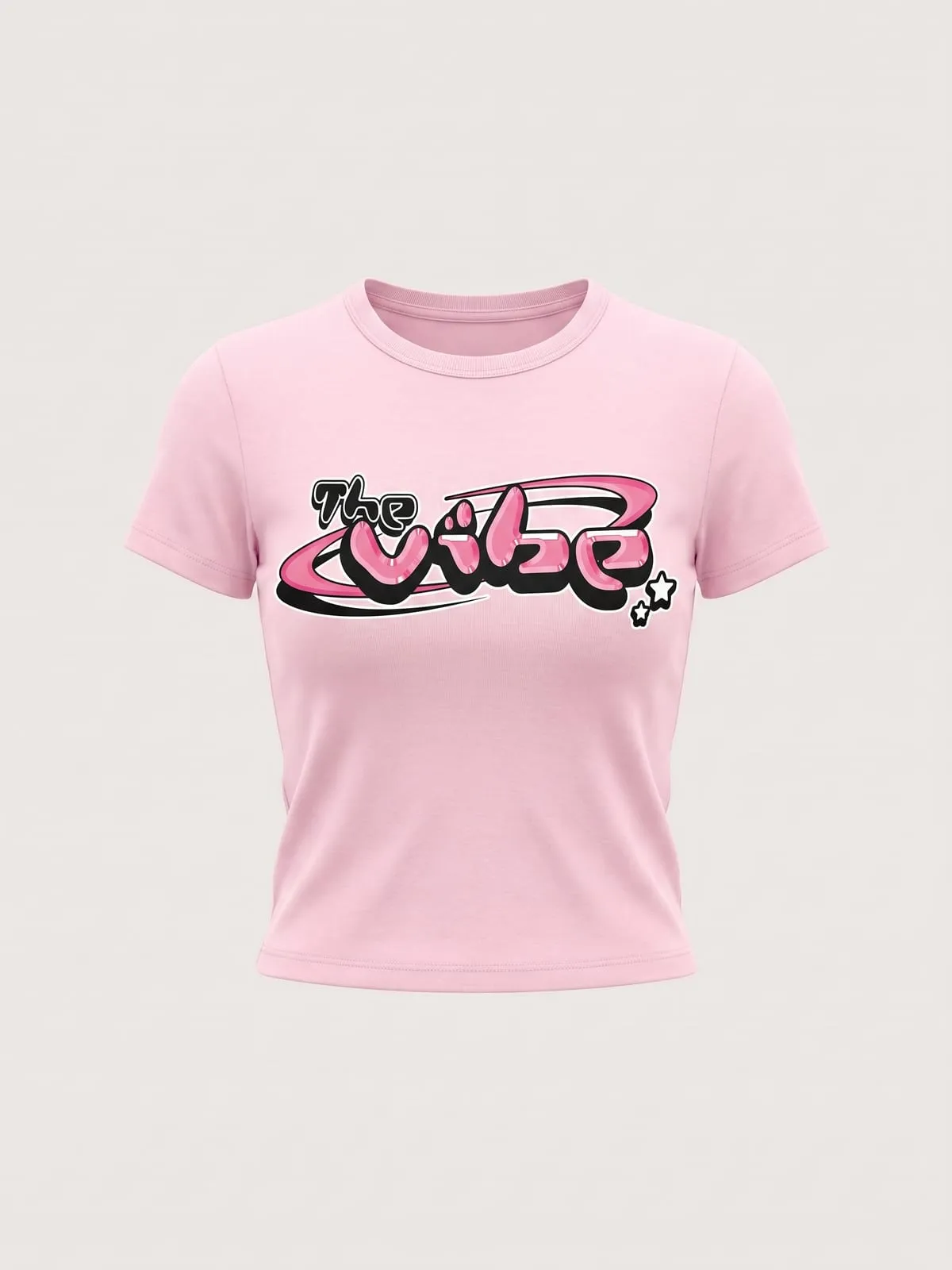 Baby tee rosa con el logo de The Vibe en rosa, foto de producto de frente